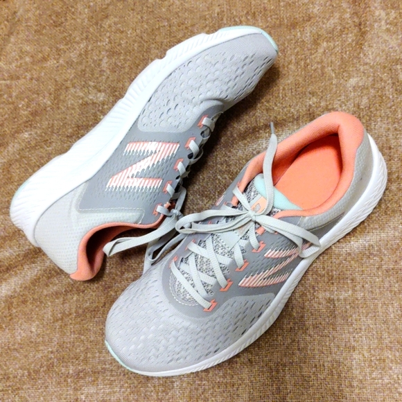 New Balance Shoes - New Balance DRFT Running Sneakers size 10.5